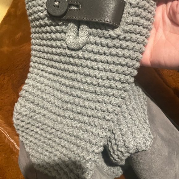 Uggs - Picture 4 of 5